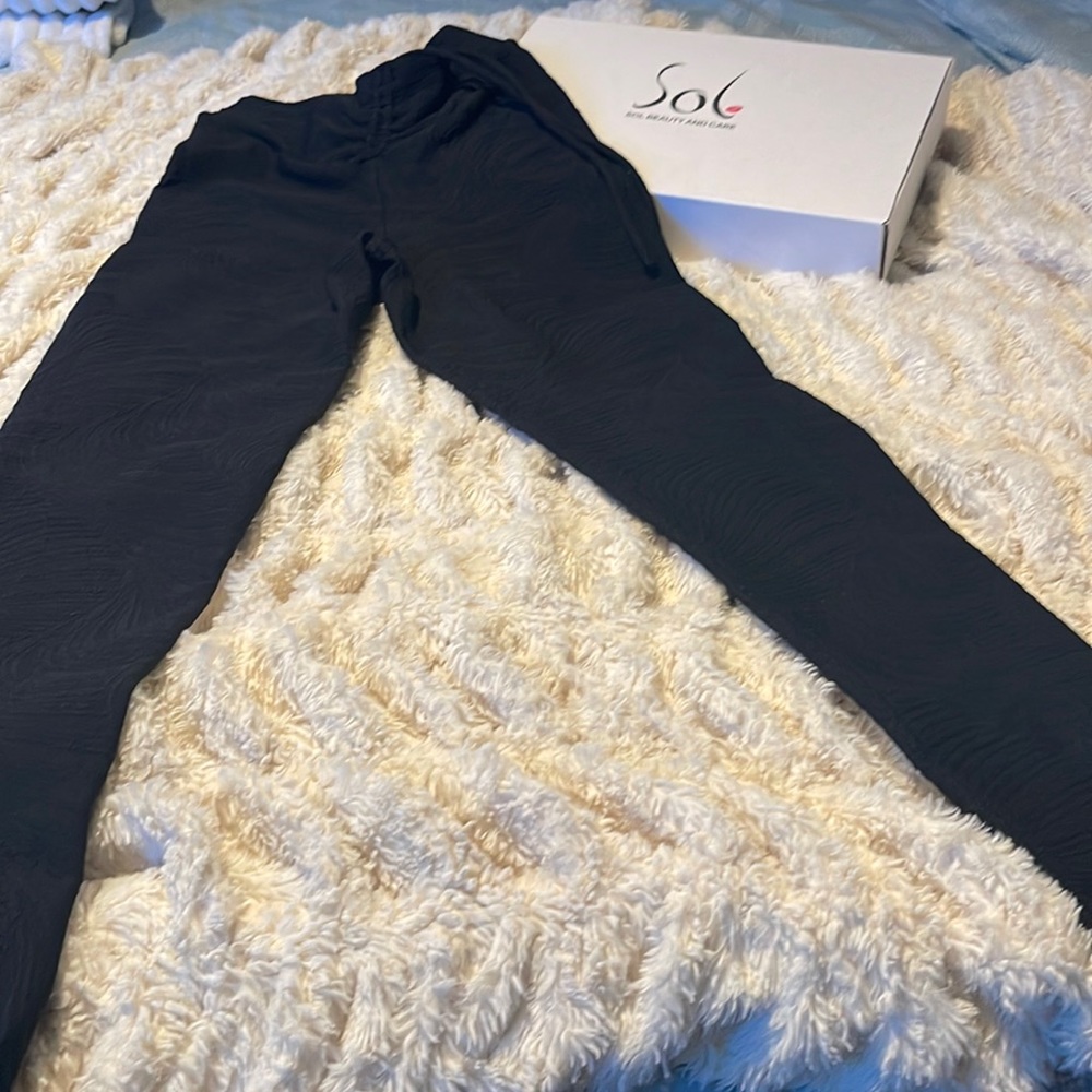 SOL beauty and care - Relief Anti-cellulite Leggings with Scrunch - Black
$68.lo